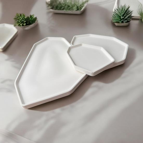 Geometrik Formlu Minimal Tabak Seti (3’lü Set)